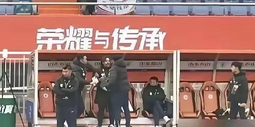 开云中国-泰山德比惨败！媒体人热议：韩鹏只是替罪羊，管理层球员混日子