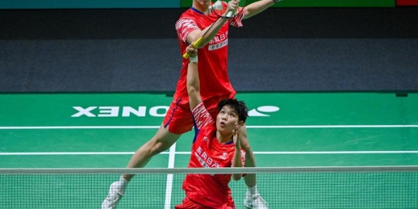 世界第1遭逆转！决胜局连丢8分葬送好局，凤凰组合1-2泰国王牌|苏皮萨拉|冯彦哲|德差波|黄东萍|马来西亚_新浪体育_新浪新闻